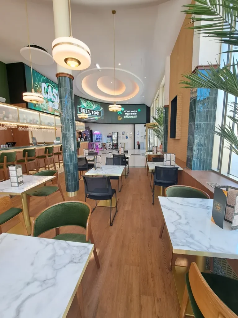 Café-bar moderne du Casino Partouche Vichy Grand Café