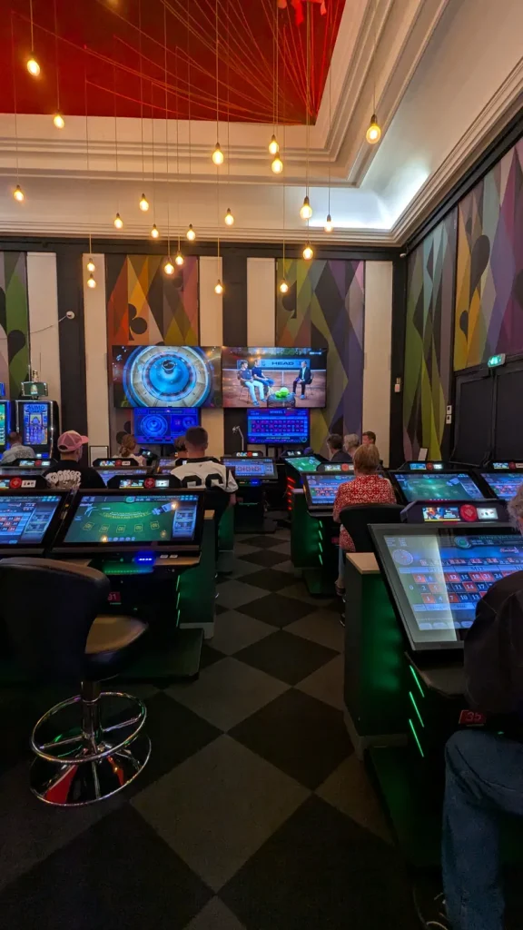 Espace de jeux électroniques du Casino Partouche Vichy Grand Café