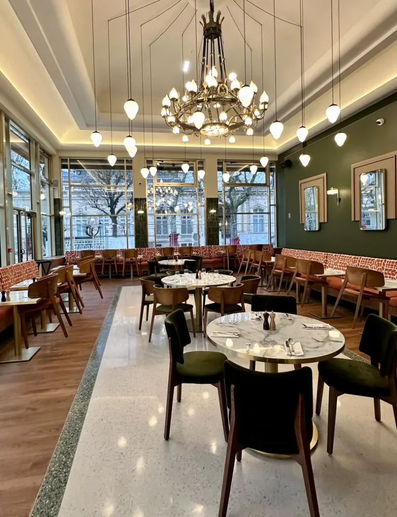 Restaurant élégant du Casino Partouche Vichy Grand Café