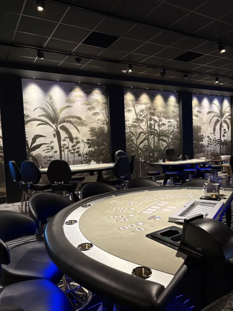 Elegant table room at Casino de Pougues-les-Eaux