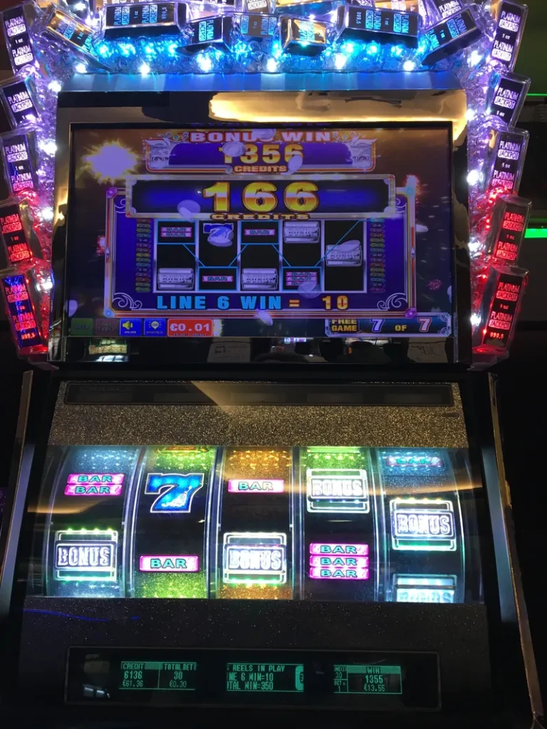 Close view of a slot machine screen at Casino JOA César Palace de Saint-Paul-lès-Dax