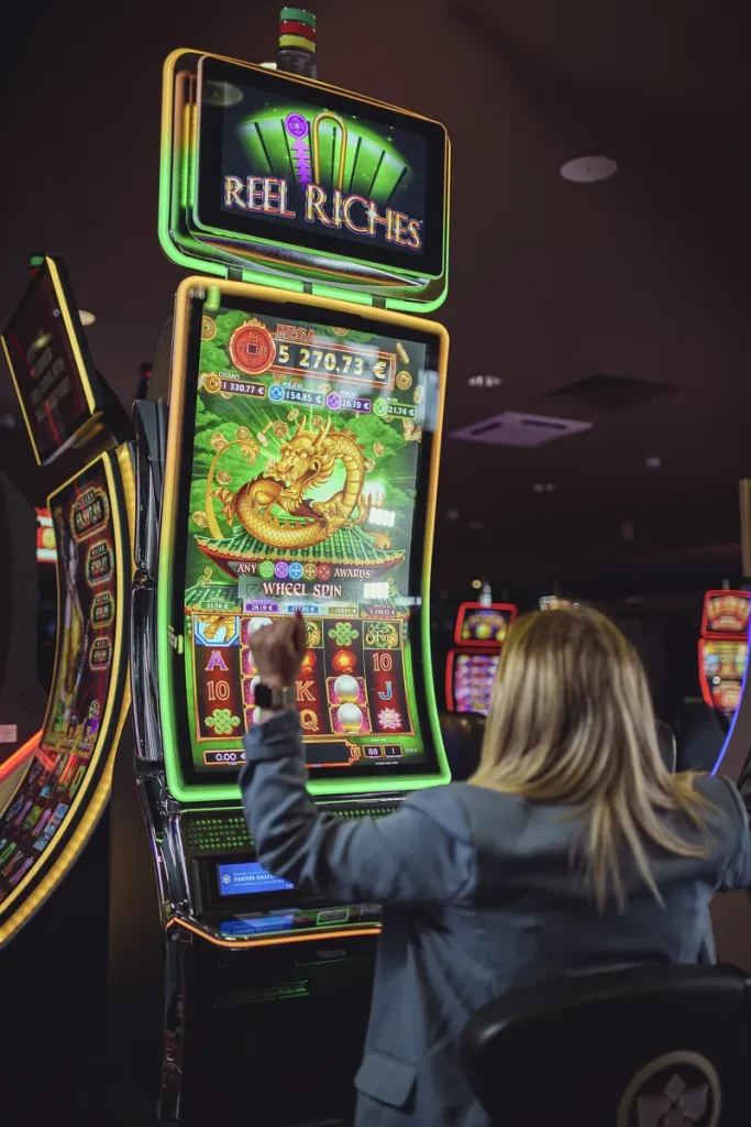 Tall reel slot machine at Casino JOA d'Étretat