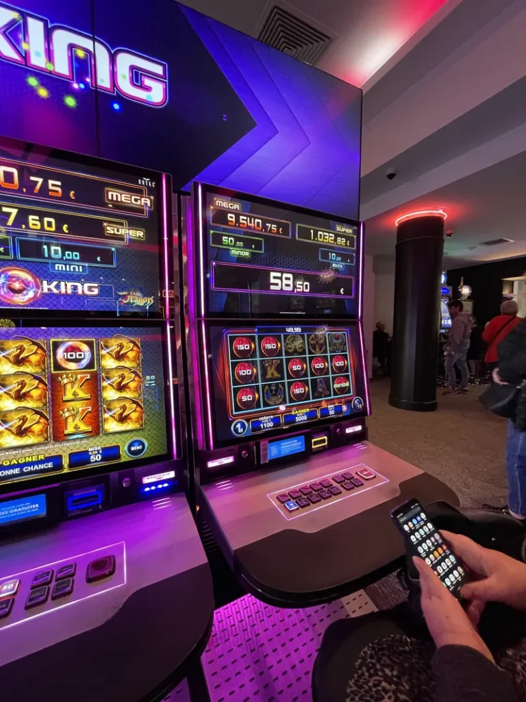King-themed slot machine at Casino JOA de Bagnoles de l'Orne