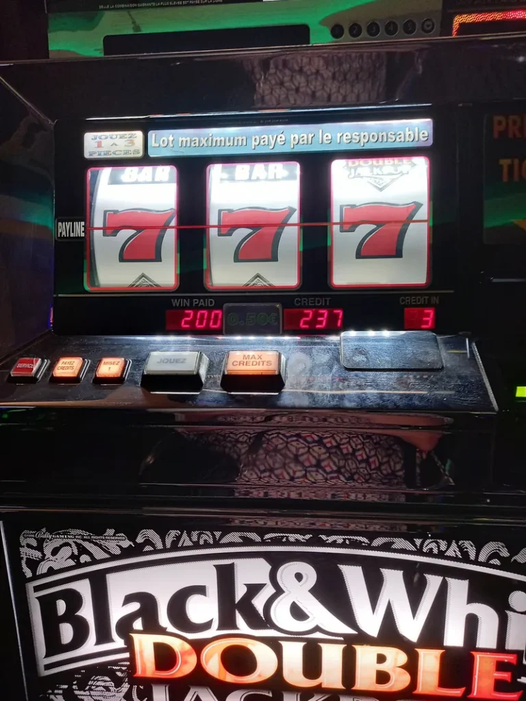 Triple-seven slot display at Casino JOA de Saint-Jean-de-Luz