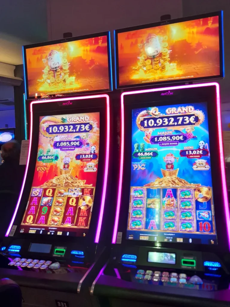 Pair of jackpot gaming machines at Casino JOA de Saint-Jean-de-Monts
