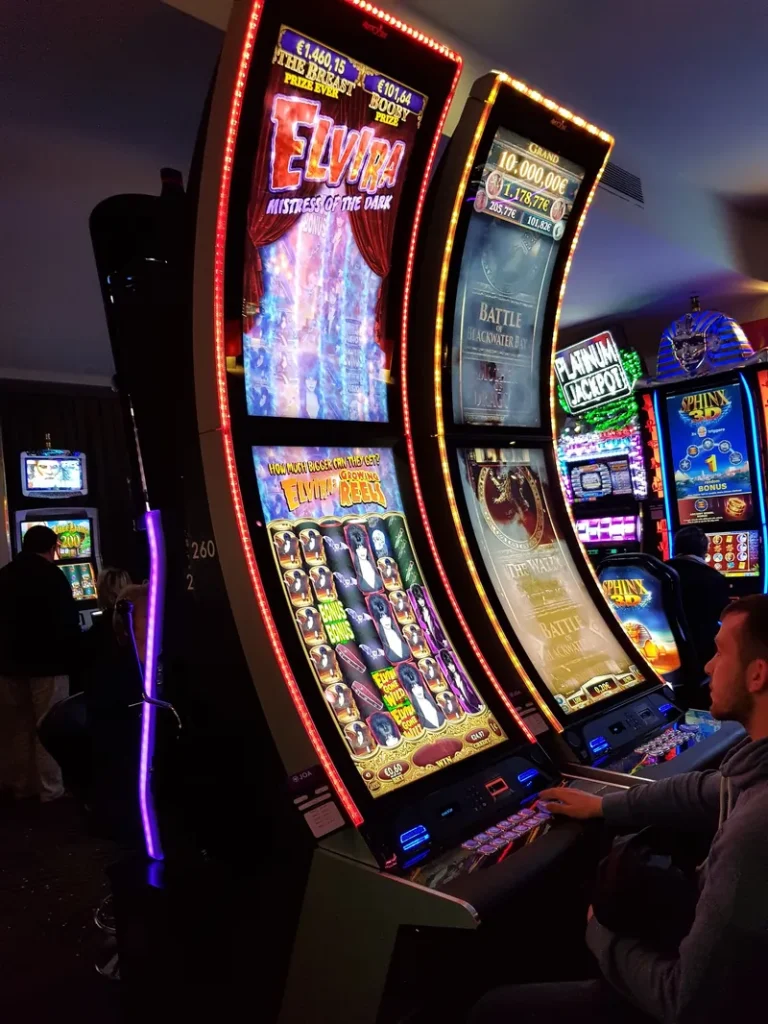 Curved-screen slot machine at Casino JOA du Tréport