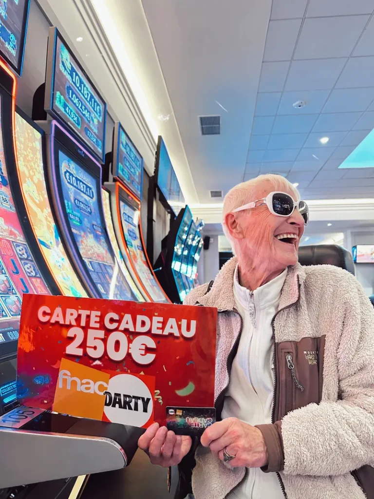 Joueuse gagnante au Casino Partouche Gréoux-les-Bains