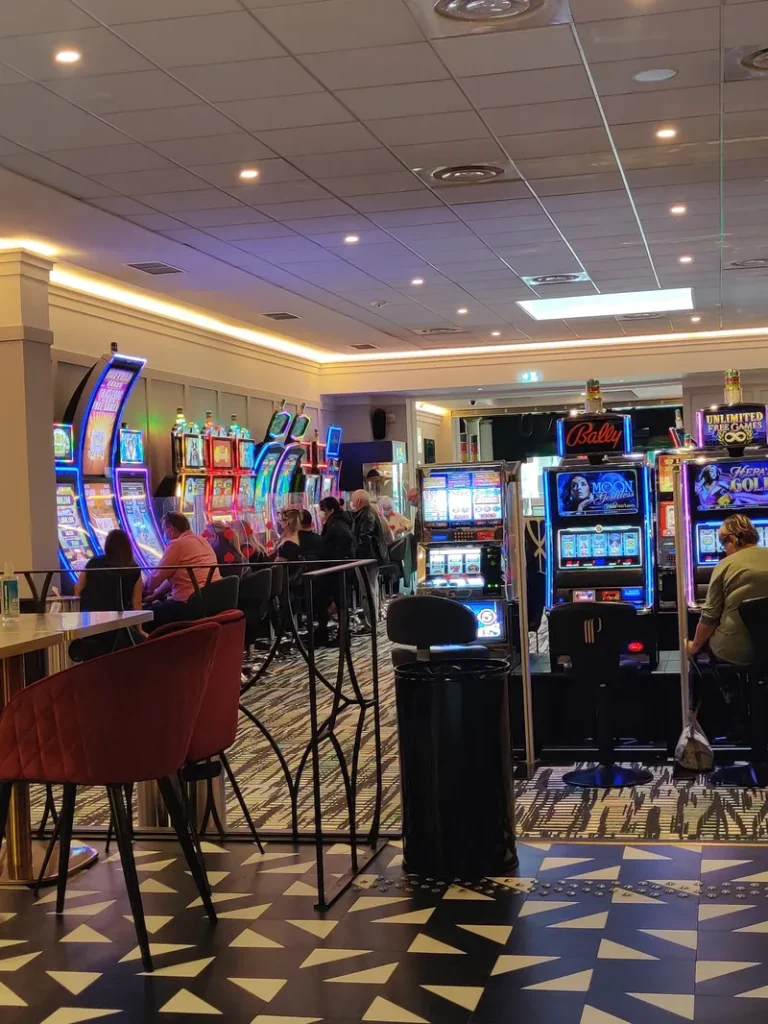 Salle de jeux du Casino Partouche Gréoux-les-Bains