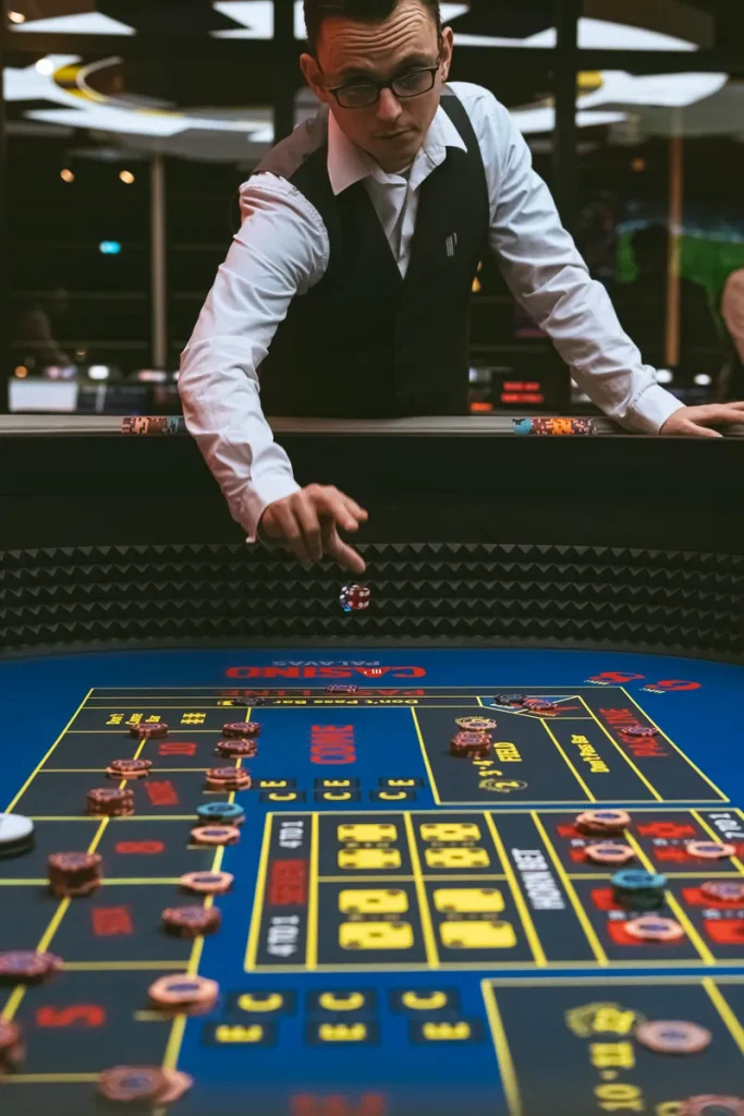 Croupier à une table du Casino Partouche Palavas-les-Flots