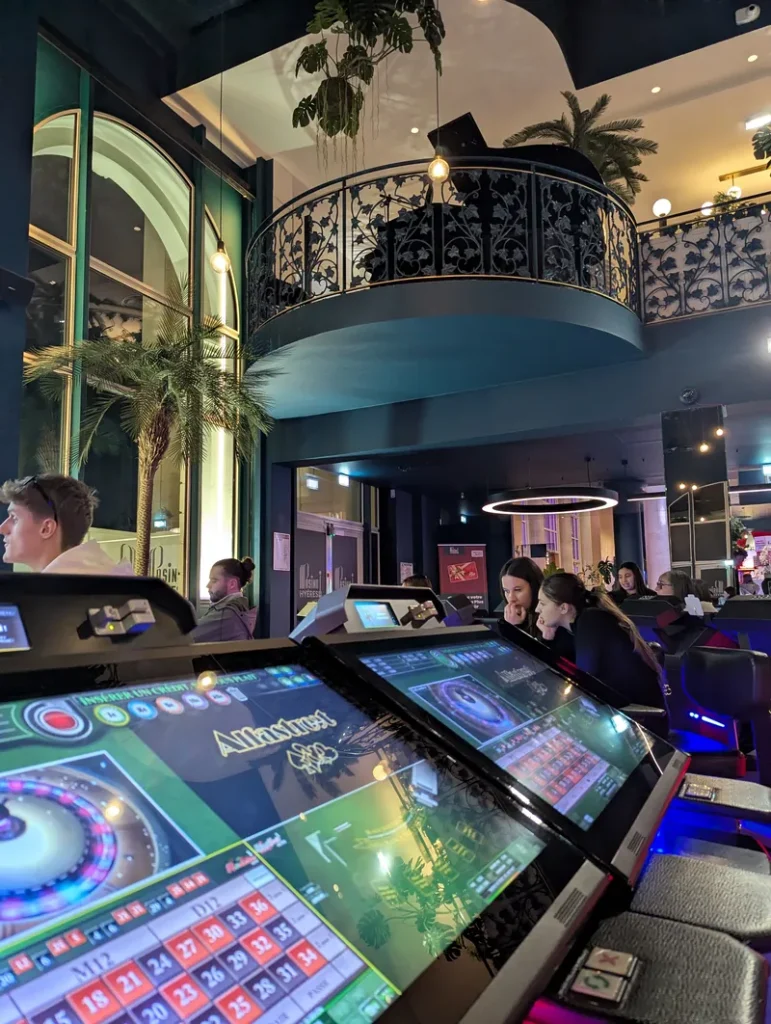 Espace de roulette électronique du Pasino Partouche Hyères