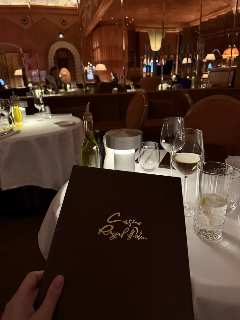 Table dressée dans le restaurant du Royal Palm Casino